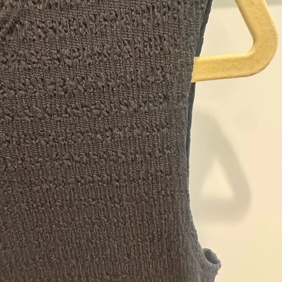 Elegant Black Sleeveless Dress - Picture 6 of 6